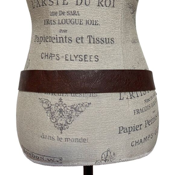 Brown Floral Faux Leather Belt with Ornate Rhinestone Flower Buckle - Picture 3 of 10